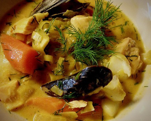 Fisksoppa med saffran och musslor